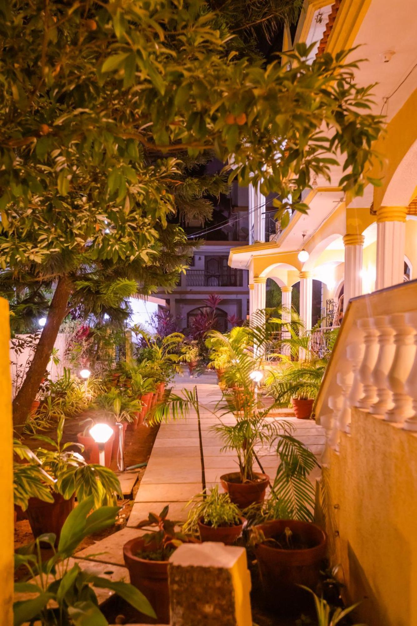 Primavera Holiday Homes-Family Run Goan Guest House カンドリム エクステリア 写真